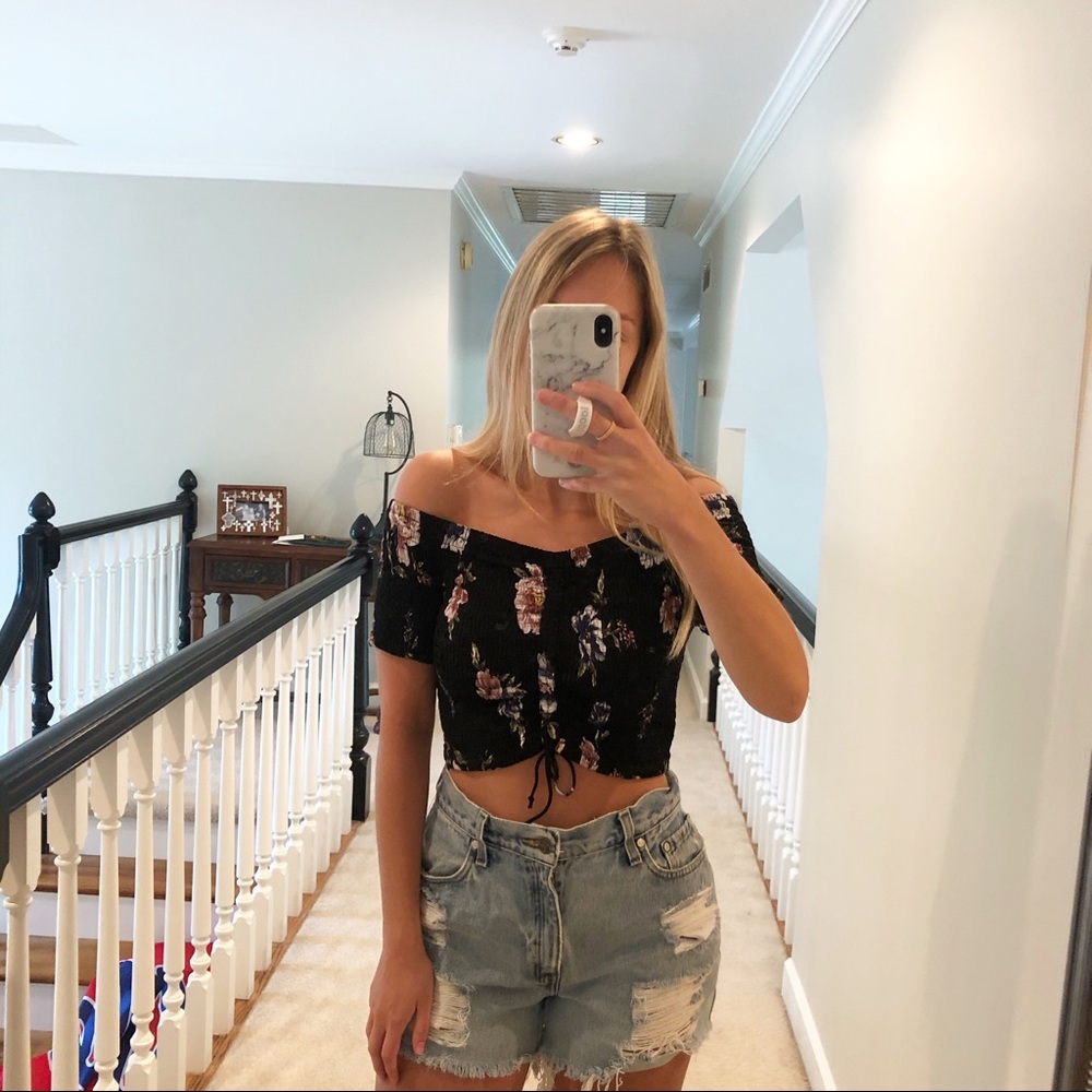 Bland and floral crop top